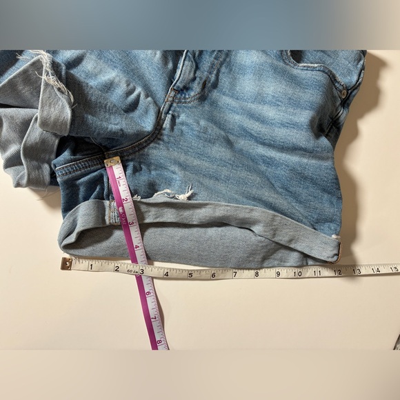 American Eagle Light Cuffed Denim Mom Shorts - Picture 4 of 7